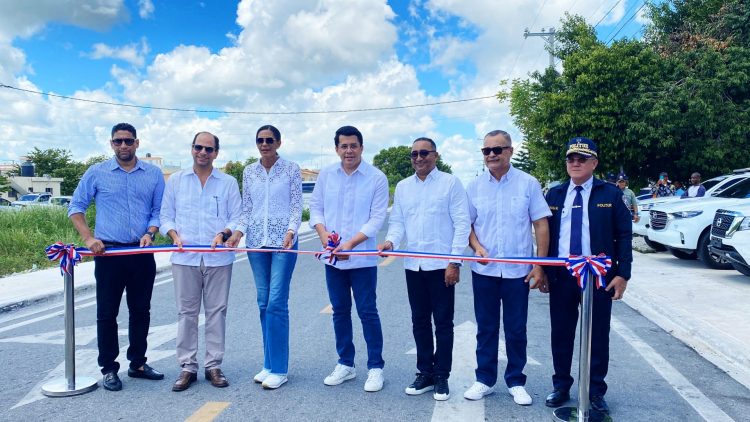 Ministerio de Turismo inaugura reconstrucción de calle Pastor Domingo de la Cruz en Verón