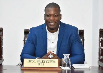 Dictan presentación periódica e impedimento de salida a regidor acusado de narcotráfico