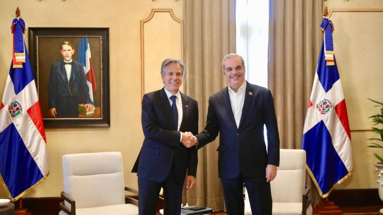 Abinader recibe en visita oficial al secretario de Estado de Estados Unidos