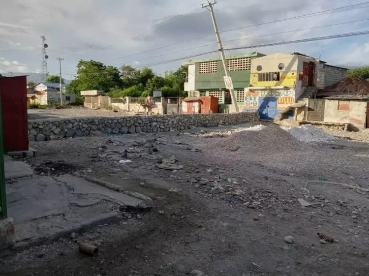 Banda de los 400 Mawozo inicia construcción de doble muro en Haití