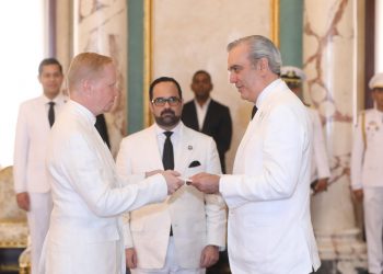 Presidente Abinader recibe cartas credenciales de siete nuevos embajadores en el país