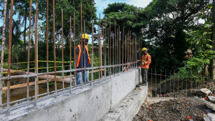 Obras Públicas promete entregar en 60 días el puente sobre arroyo Lebrón
