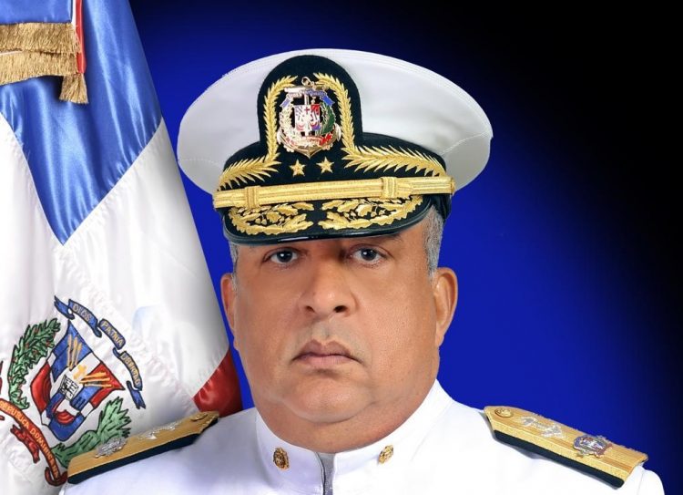 Presidente Abinader designa al vicealmirante Lee Ballester como nuevo director de Migración