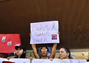 Protestan frente a la Procuraduría para exigir justicia por la muerte de Paula Santana