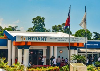 Intrant prohíbe paradas ilegales de motoristas en los corredores de autobuses