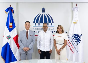 Joel Santos juramenta a nuevos viceministros de Transición Energética y Energía Nuclear