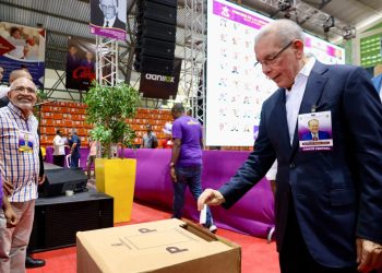 Danilo Medina retiene la presidencia del PLD con más del 67% de los votos