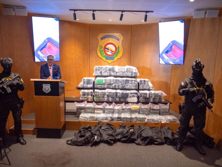 Incautan cargamento de 310 paquetes de presunta cocaína en Puerto Caucedo