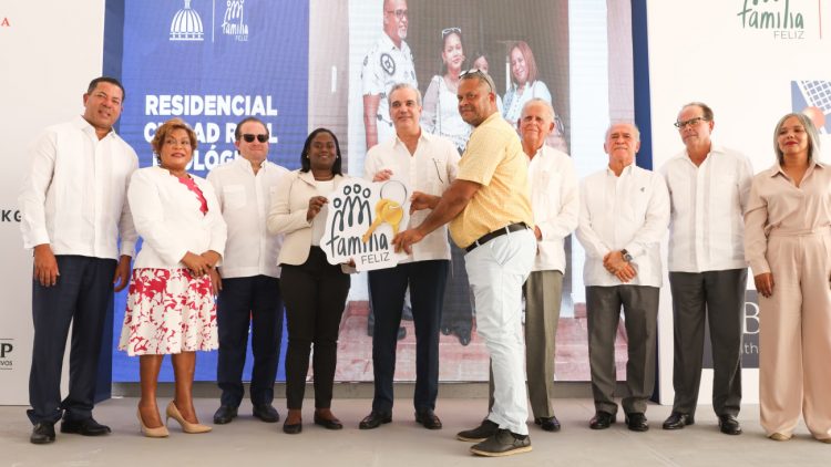Presidente Abinader entrega 700 nuevos apartamentos en Santo Domingo Este