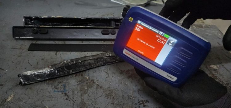 Frustran envío de 19 porta placas rellenos de cocaína a Estados Unidos