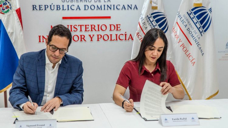 Interior y Policía firma acuerdo con Administración Pública para implementar Sistema de Monitoreo