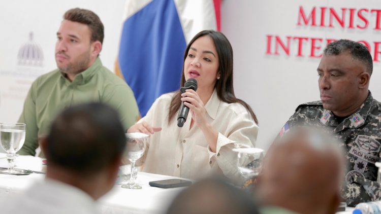 Faride Raful reúne a comerciantes para dialogar sobre beneficios de la Operación Garantía de Paz