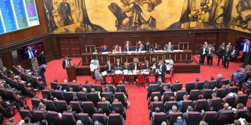 Aprueban unificar elecciones y disposiciones transitorias que prohíben reelección presidencial