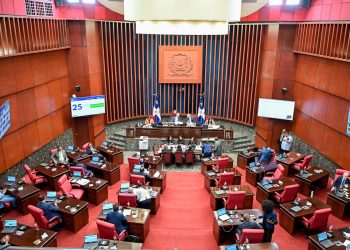 Senado designa comisión especial para estudiar el proyecto de ley de reforma laboral