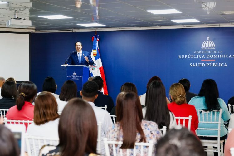 Ministro Víctor Atallah garantiza el fortalecimiento de los servicios de salud mental