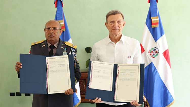 Mirex y Policía Nacional firman acuerdo para combatir trata de personas y tráfico ilícito de migrantes