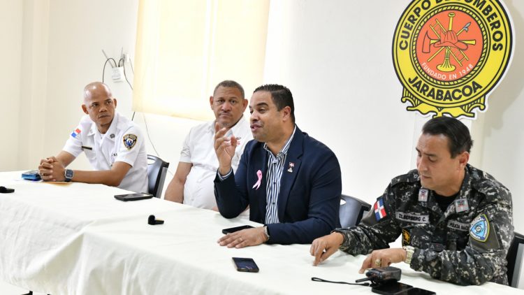 Propietarios de negocios nocturnos en Jarabacoa acuerdan cumplir los horarios establecidos