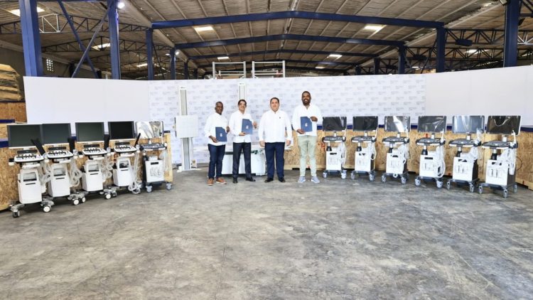 SNS entrega más de RD$26.8 millones en equipos de diagnósticos