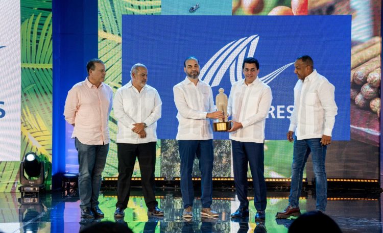 Aderes reconoce a David Collado por sus aportes al sector gastronómico