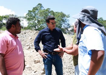 Wellington Arnaud supervisa trabajos de ampliación del acueducto de Villa Altagracia