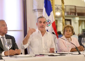 Presidente Abinader anuncia obras viales, deportivas y de saneamiento