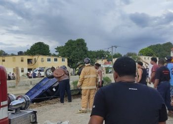 Recuperan cuerpos de un hombre y su nieta tras caer en canal de riego en Santiago