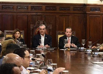 Abinader encabeza Consejo de Ministros para revisar perfil económico del país