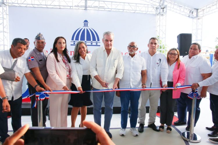 Presidente Abinader inaugura remozado destacamento policial en Palmar de Ocoa