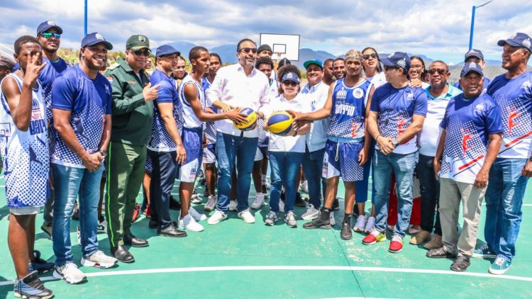 Instituto Nacional de Educación Física lleva “Inefi con el Barrio” a Baní