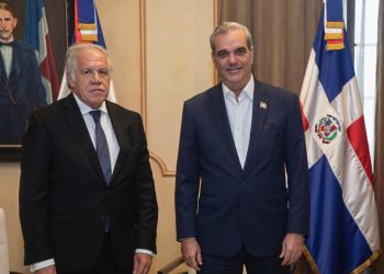 Abinader recibe en el Palacio Nacional al secretario general de la OEA, Luis Almagro