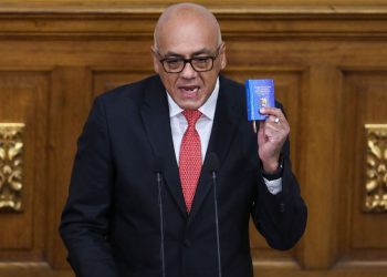 Jorge Rodríguez dice que Edmundo González se quedará en España “por el resto de sus días”