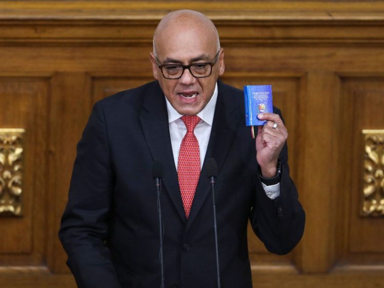 Jorge Rodríguez dice que Edmundo González se quedará en España “por el resto de sus días”