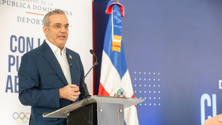 Abinader anuncia plan de construcción y remozamiento de 49 espacios deportivos en Santo Domingo