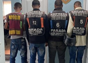 Apresan a cuatro hombres captados en video robando alimentos de camiones