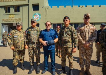 Ministro Paliza supervisa construcción de verja perimetral entre RD y Haití