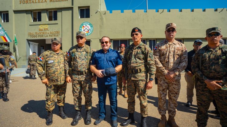 Ministro Paliza supervisa construcción de verja perimetral entre RD y Haití