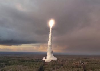 Ucrania acusa a Rusia de lanzar un misil intercontinental contra su territorio