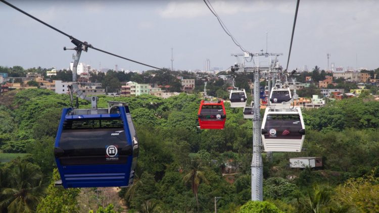 Pasajeros quedan varados dentro del Teleférico de Santo Domingo por avería