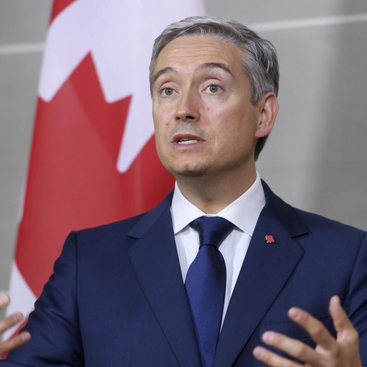 Canadá advierte a Donald Trump que no confunda la frontera de México con la canadiense