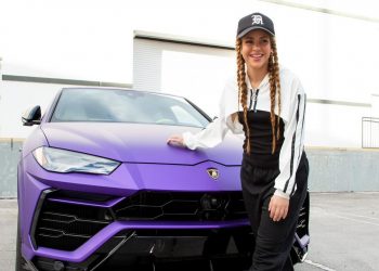 Shakira regalará su Lamborghini personalizado a uno de sus fanáticos