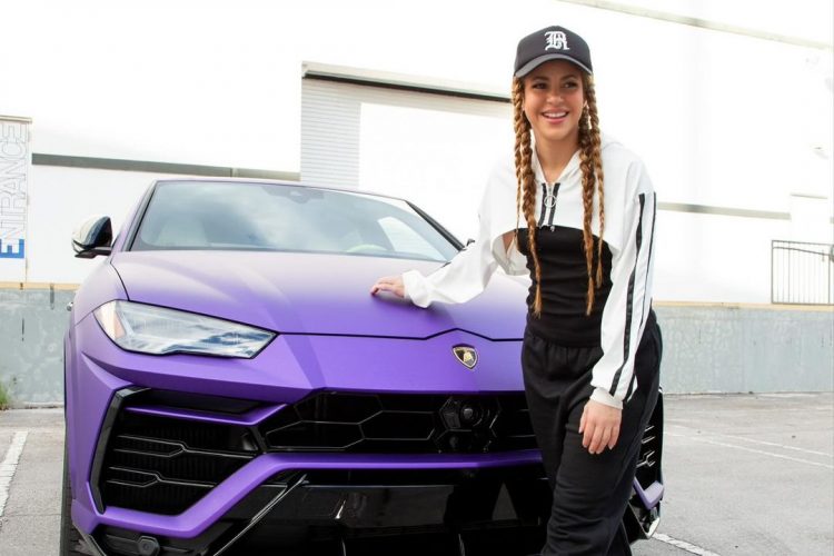 Shakira regalará su Lamborghini personalizado a uno de sus fanáticos