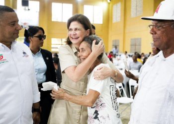 Vicepresidenta Raquel Peña celebra el inicio de la Navidad en Monte Plata