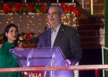 presidente Abinader inaugura Villa Navidad 2024