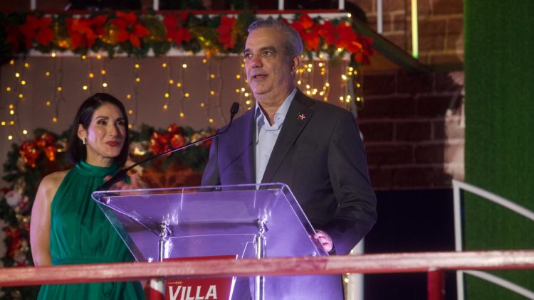 presidente Abinader inaugura Villa Navidad 2024
