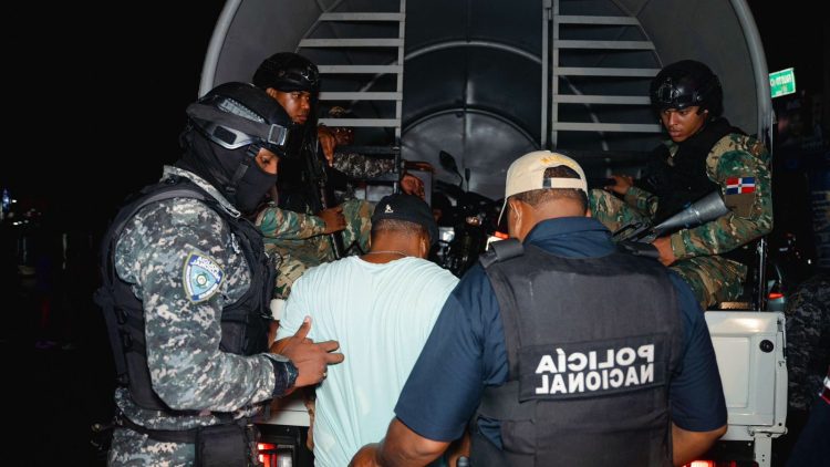 Policía Nacional y DNCD desmantelan punto de distribución de drogas en Salcedo