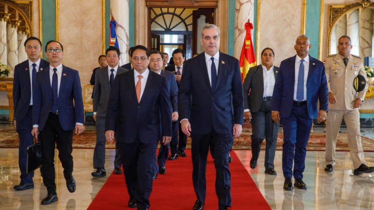 Presidente Abinader recibe al primer ministro de Vietnam en el Palacio Nacional