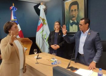 Amparo Custodio es juramentada como alcaldesa de La Vega