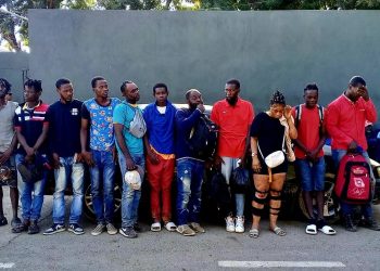 Ejército detiene a 28 haitianos indocumentados que viajaban en tres vehículos