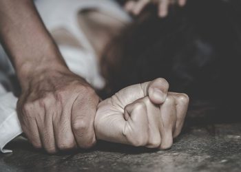 Minerd brinda apoyo psicológico a estudiante presuntamente violada por dos profesores