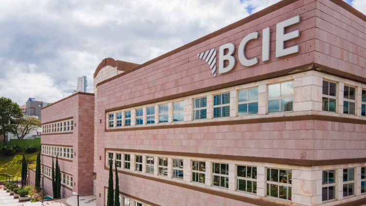 BCIE está dispuesto a respaldar el proyecto del Tren Metropolitano de Santo Domingo